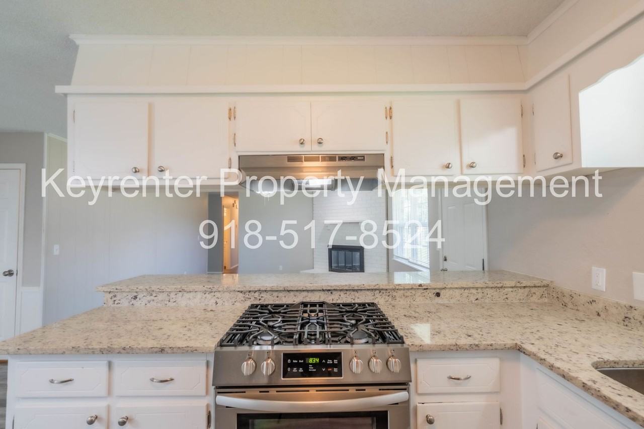 1707 S Nogales Ave - Photo 4 of 17