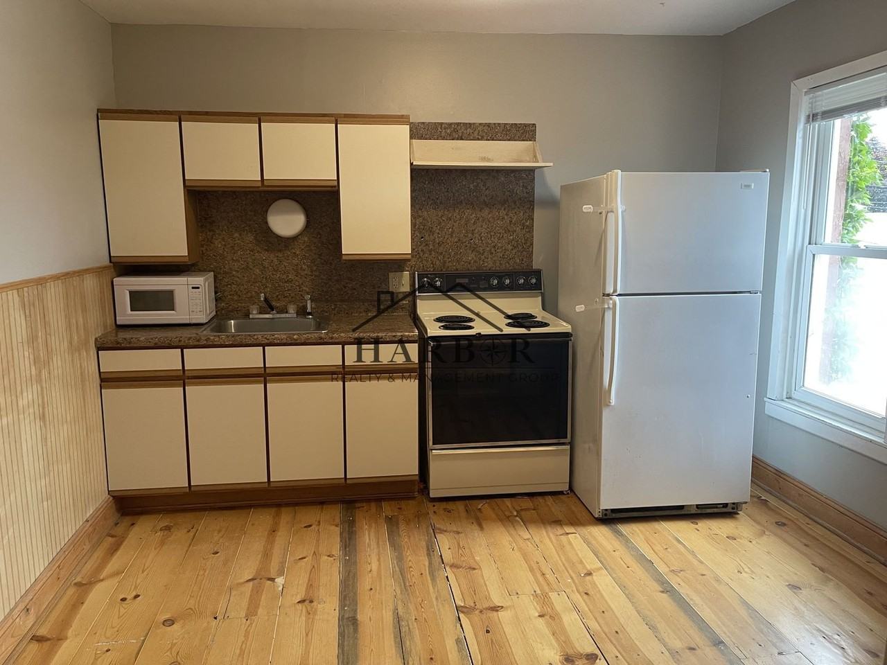 24 W Main St - Photo 6 of 27