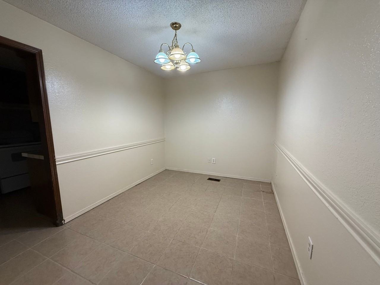 312 W Quantico St - Photo 4 of 14