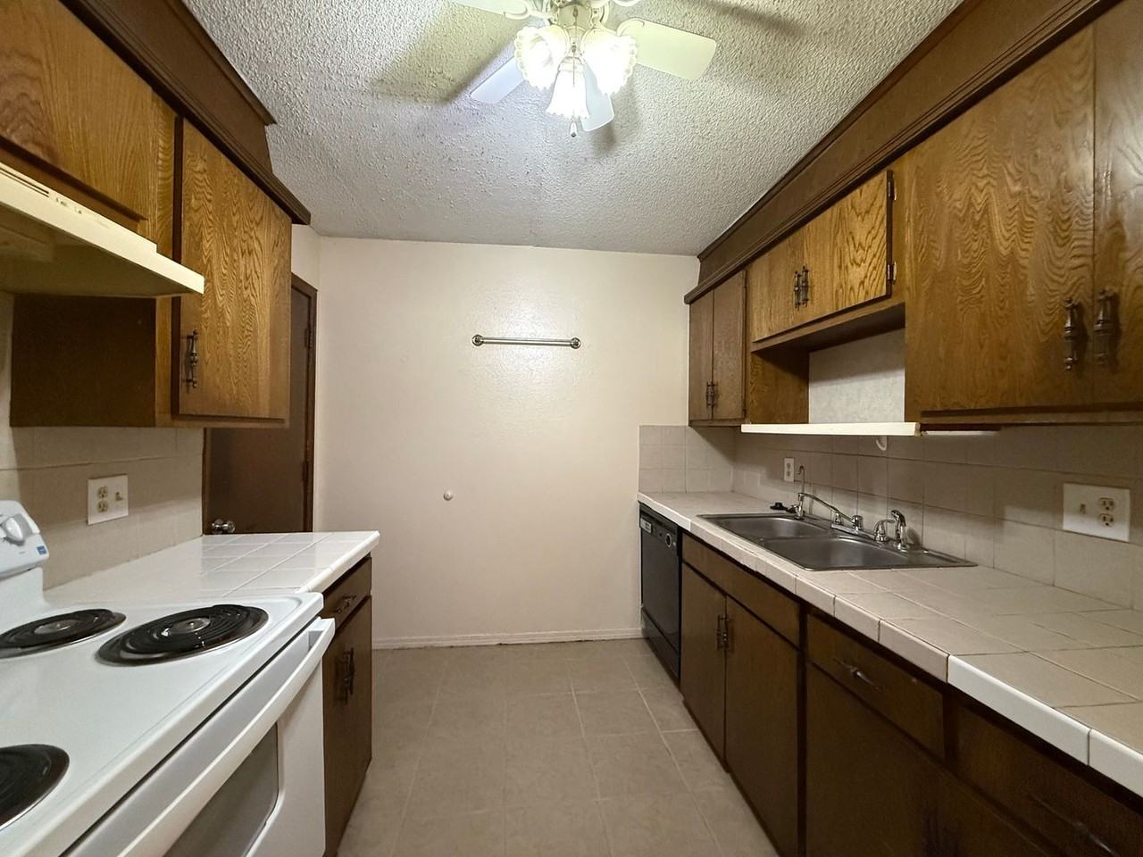 312 W Quantico St - Photo 5 of 14