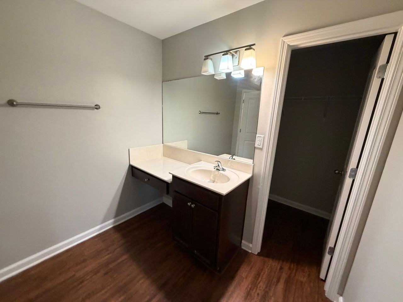 6044 Humphreys Dr - Photo 5 of 13