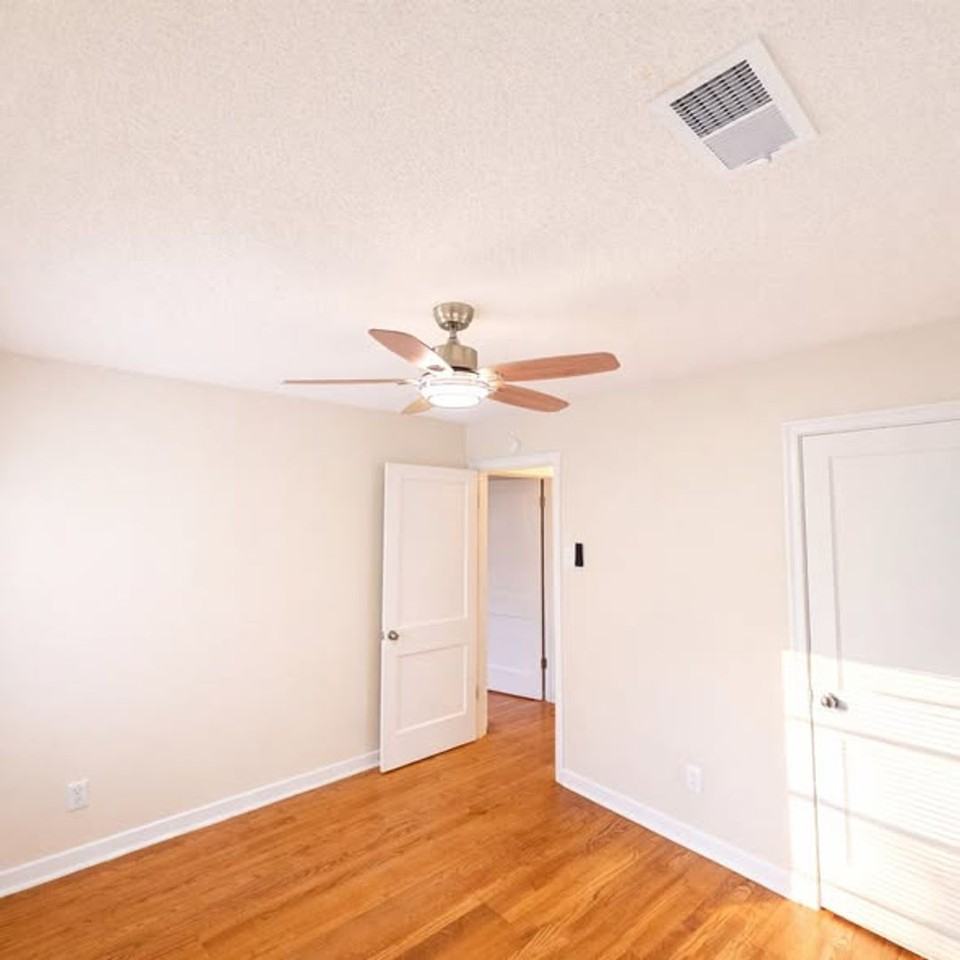 842 Brower St - Photo 2 of 7