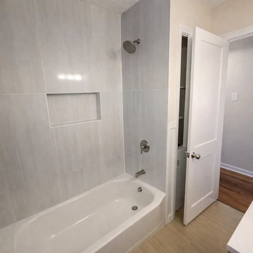 842 Brower St - Photo 5 of 7