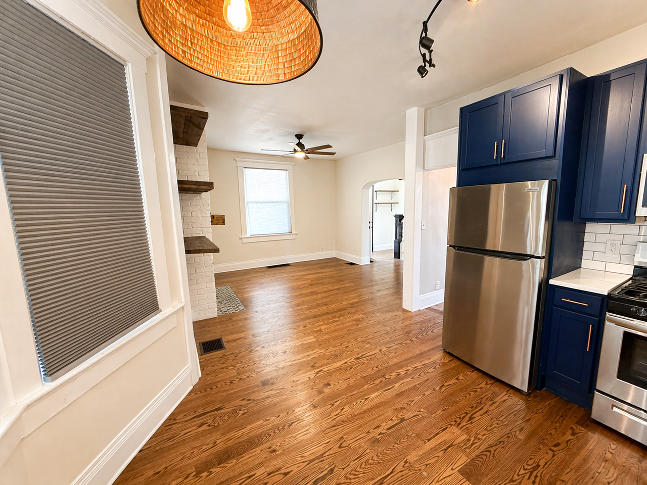 573 E Mithoff St - Photo 3 of 15