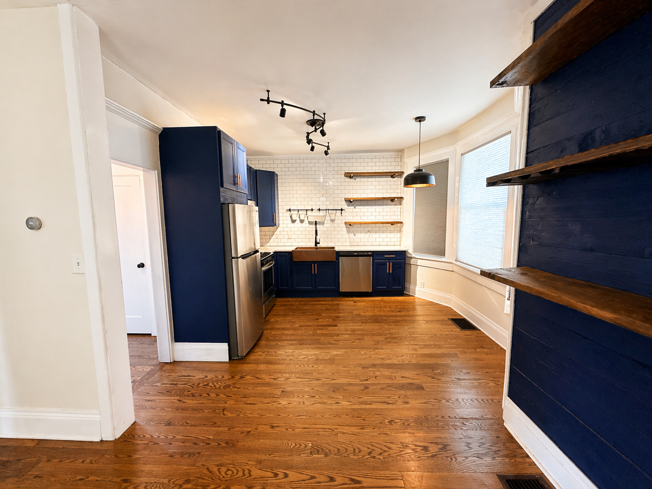 573 E Mithoff St - Photo 4 of 15