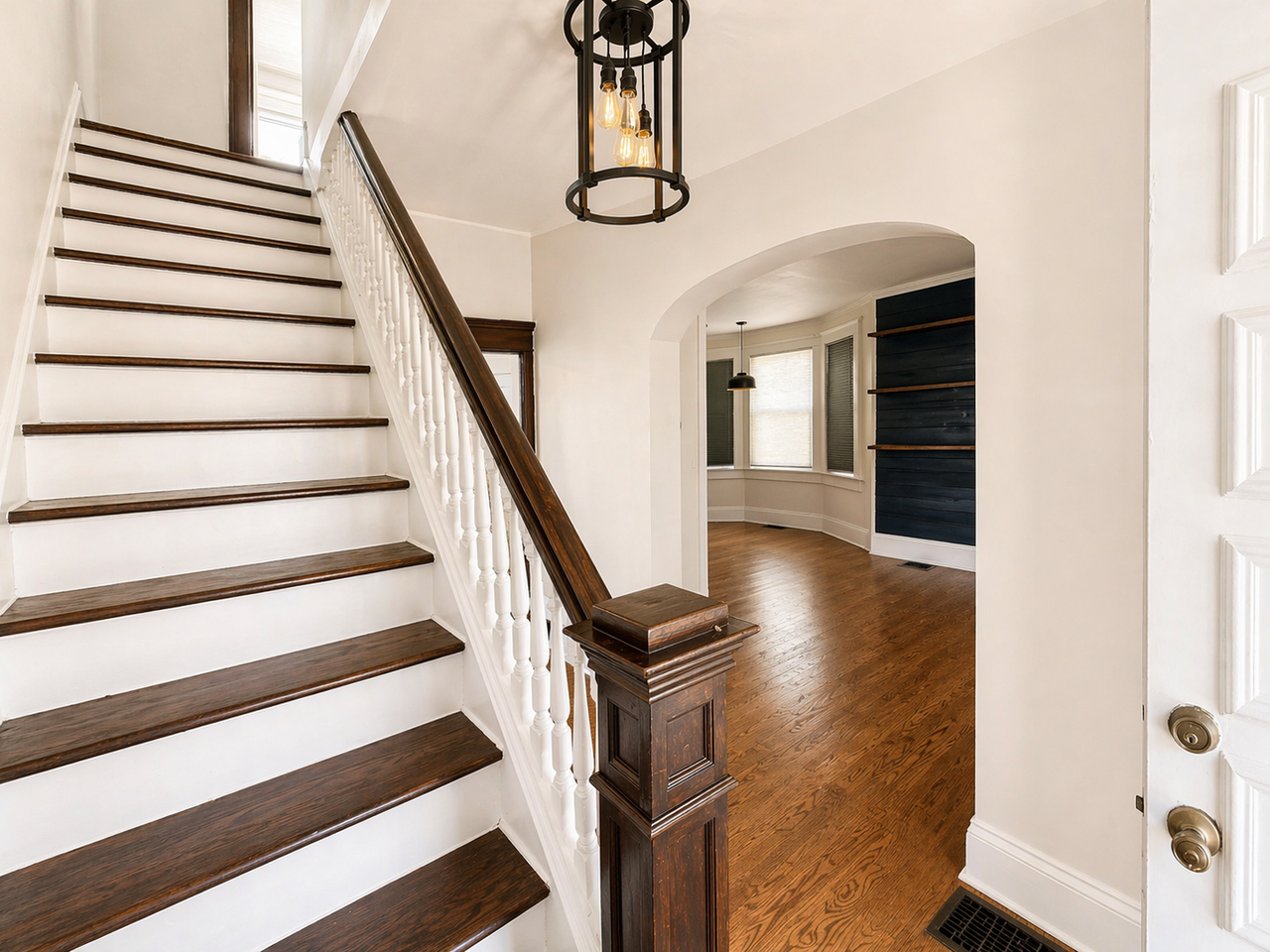 573 E Mithoff St - Photo 5 of 15