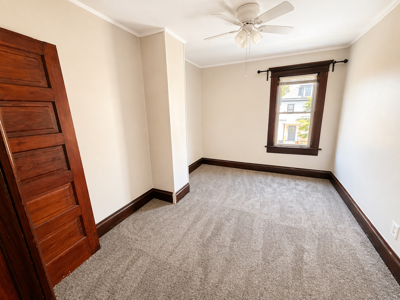 573 E Mithoff St - Photo 6 of 15