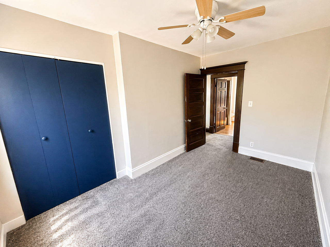 573 E Mithoff St - Photo 7 of 15