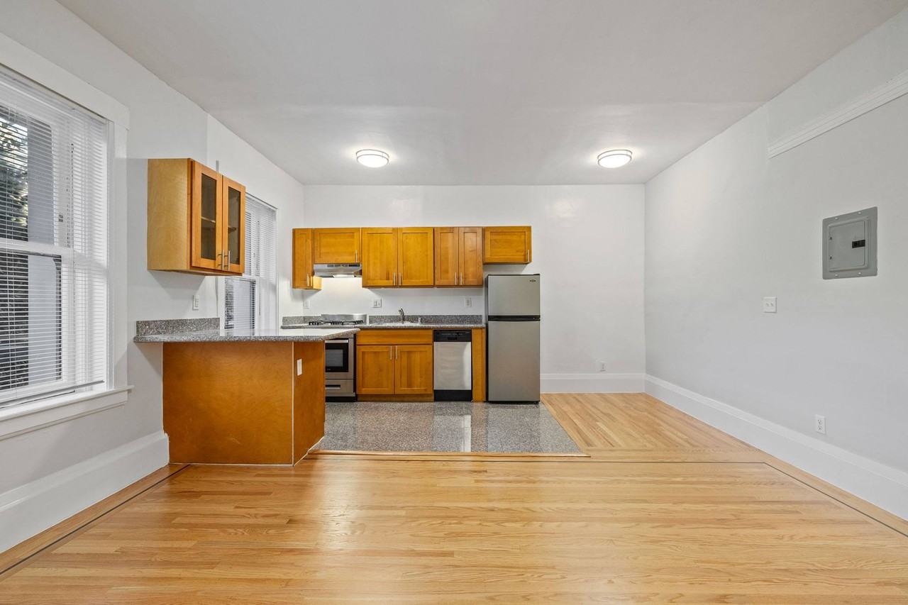825 Post - Photo 3 of 17