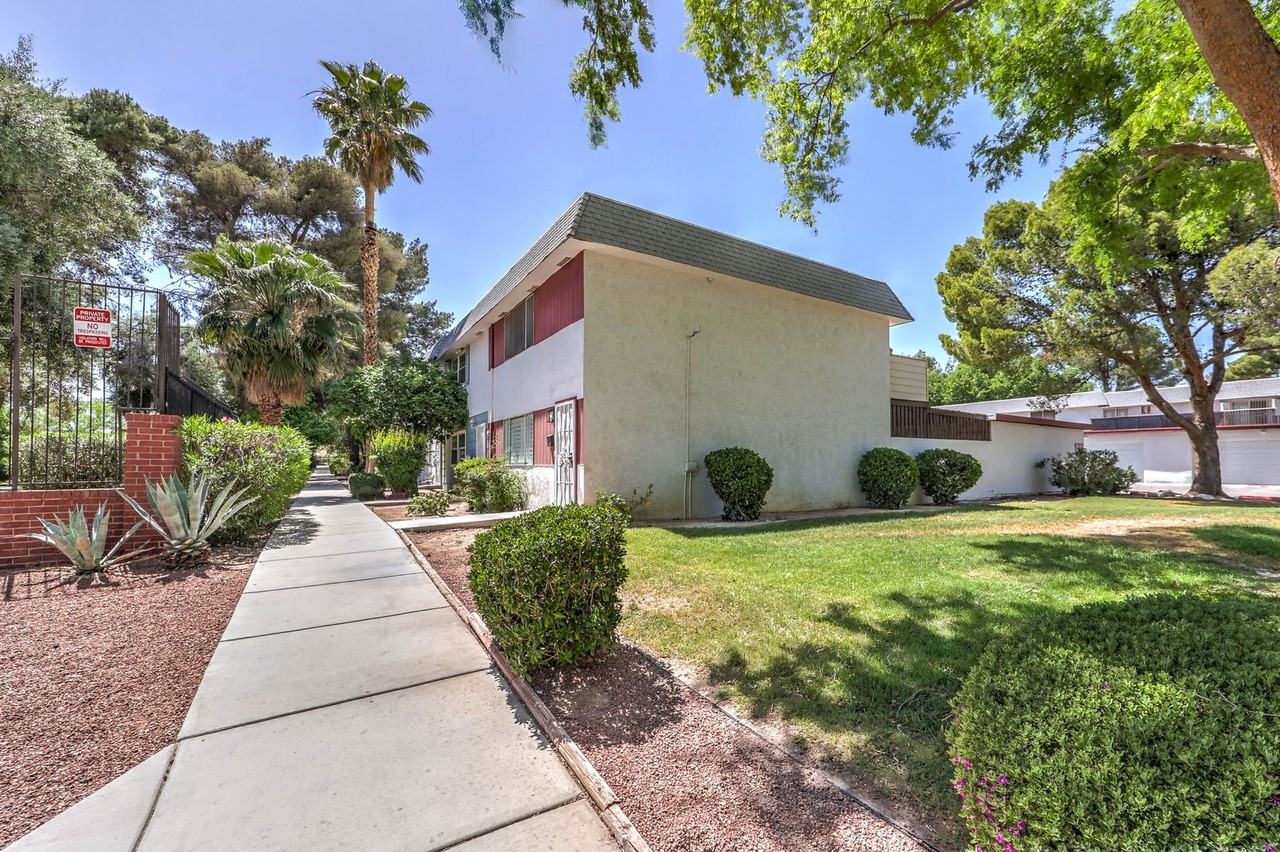 343 Greenbriar Townhouse Way - Photo 2 of 25