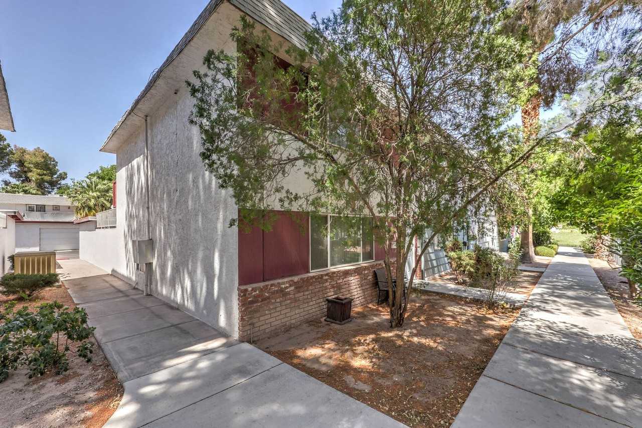 343 Greenbriar Townhouse Way - Photo 3 of 25