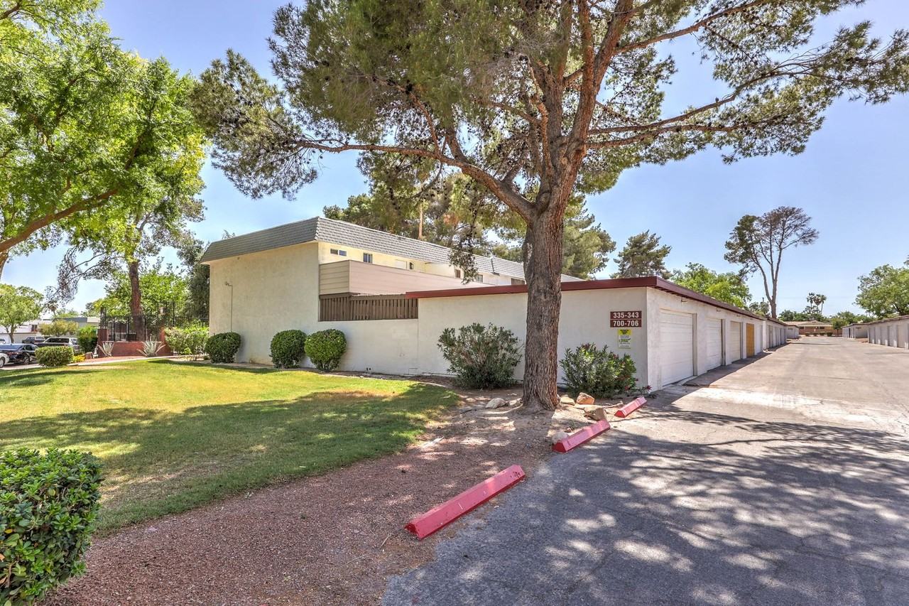 343 Greenbriar Townhouse Way - Photo 4 of 25