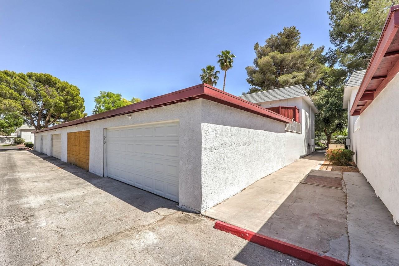 343 Greenbriar Townhouse Way - Photo 5 of 25