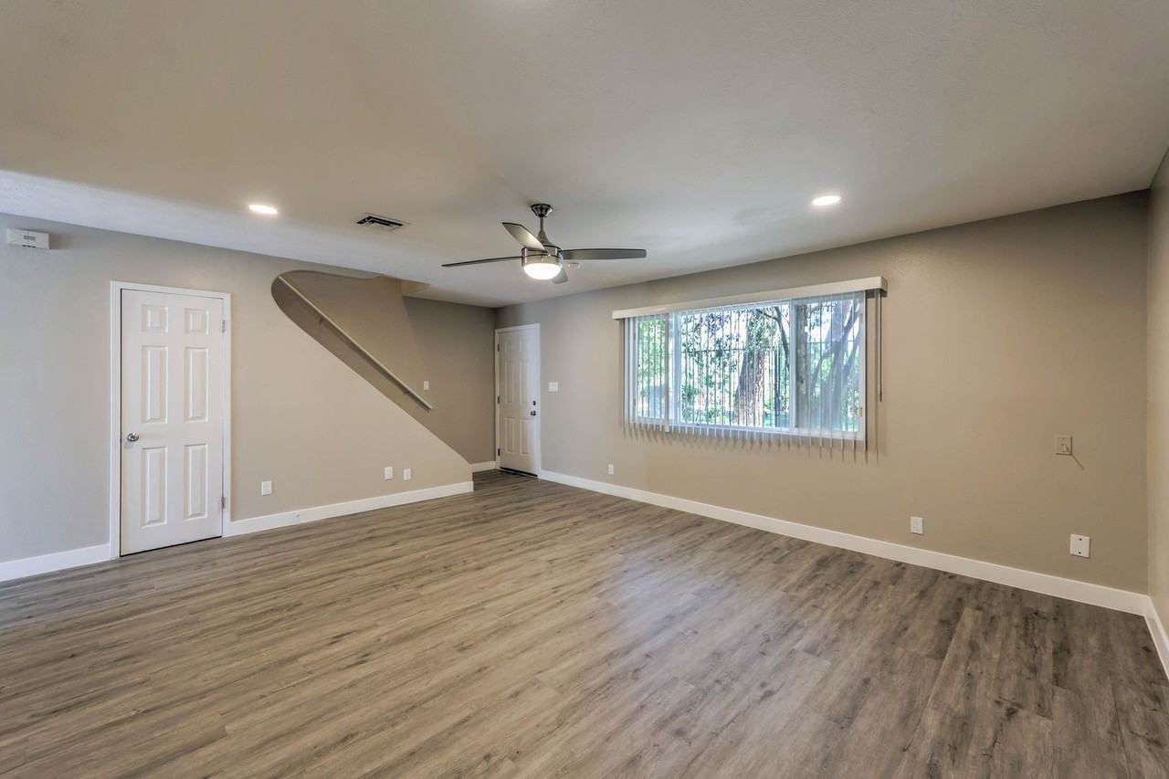 343 Greenbriar Townhouse Way - Photo 6 of 25