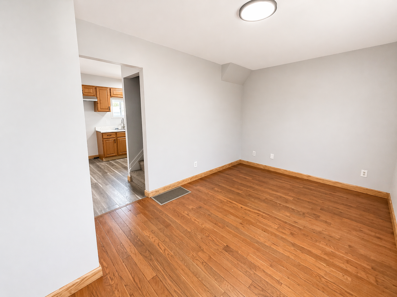 378 Hawkes Ave - Photo 3 of 9