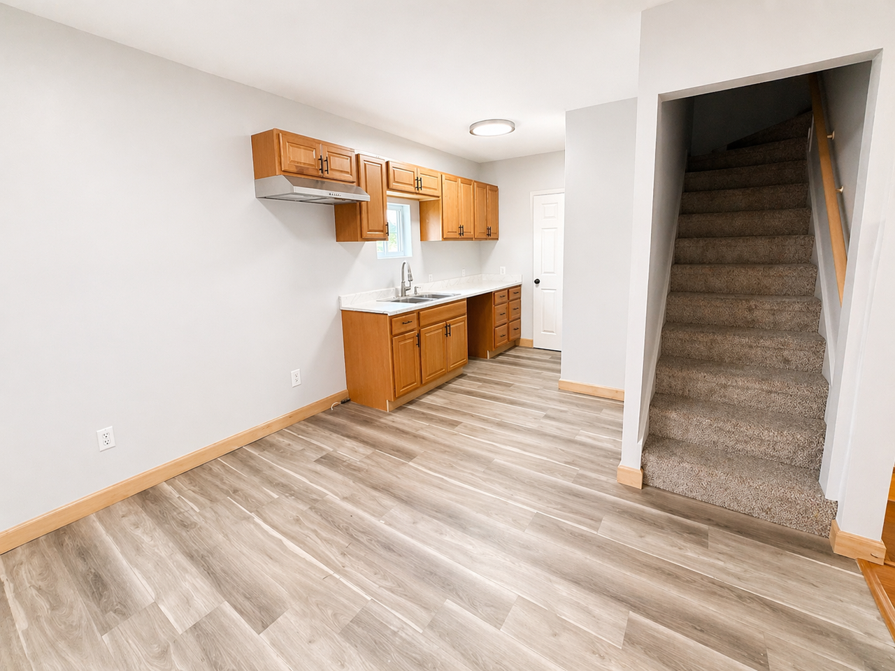 378 Hawkes Ave - Photo 4 of 9