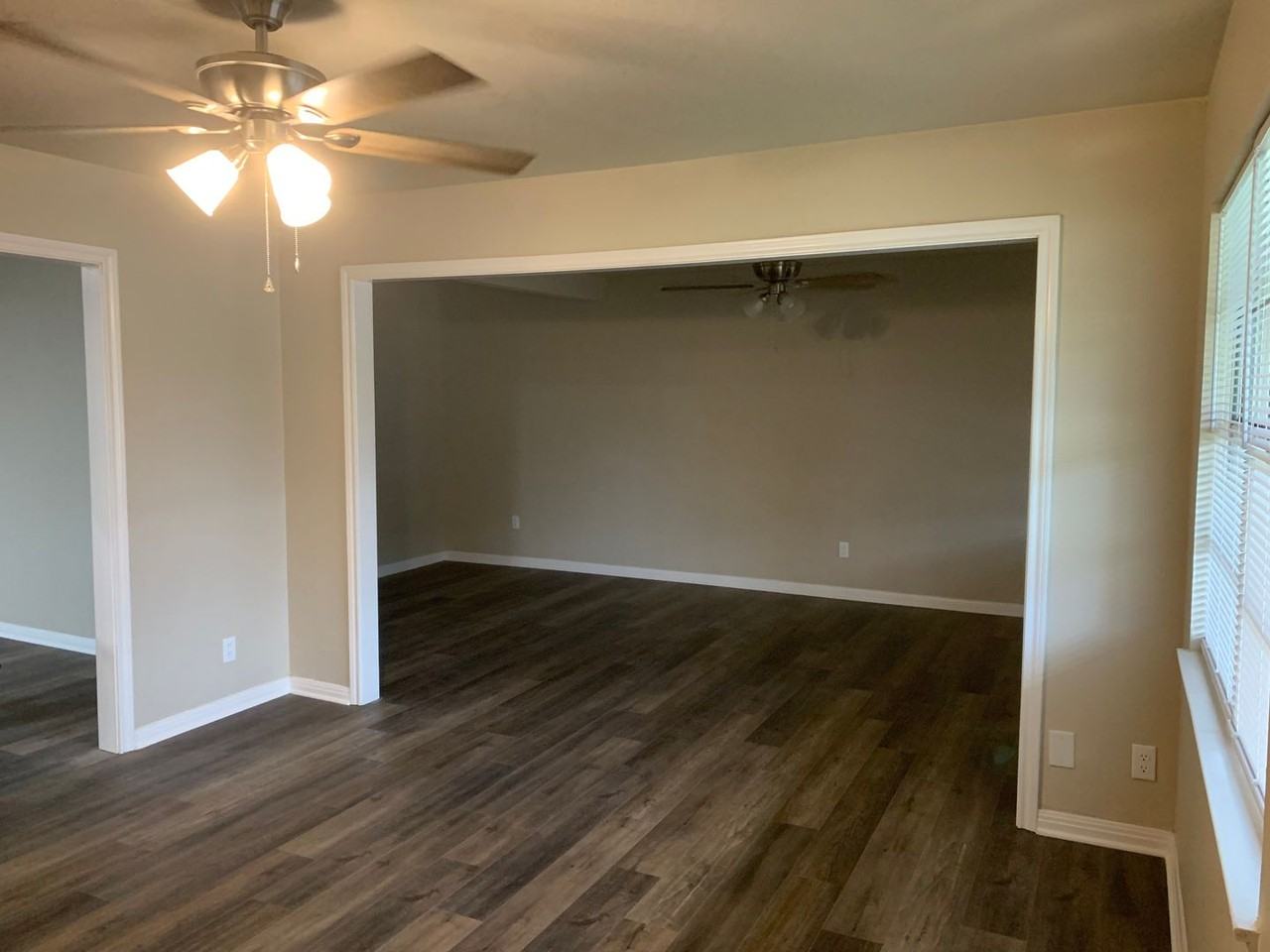 202 S Barbara St - Photo 2 of 10