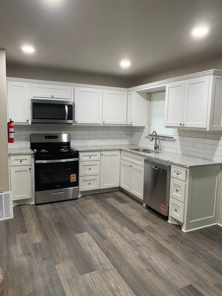 202 S Barbara St - Photo 5 of 10