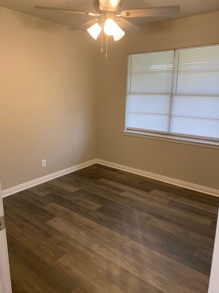 202 S Barbara St - Photo 7 of 10