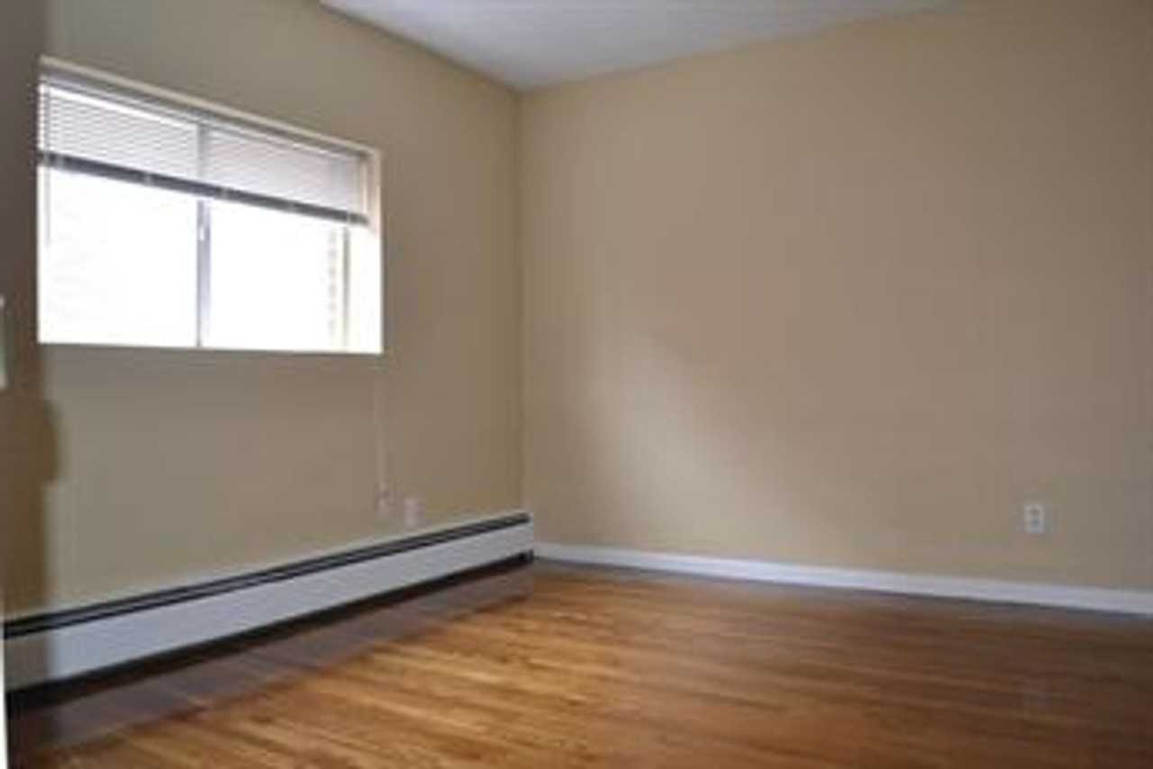 416 Belgrade Ave - Photo 7 of 21