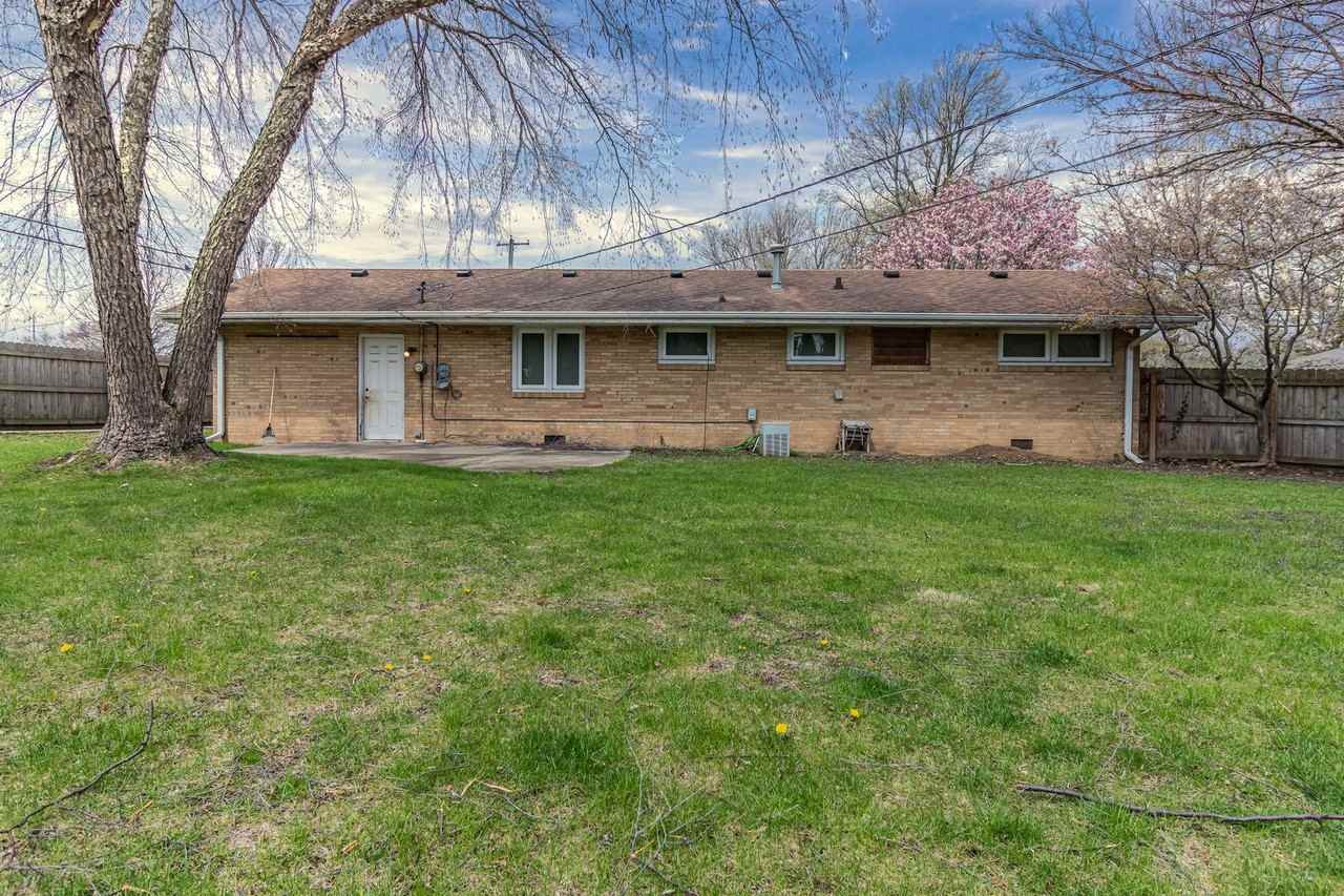 2106 Campbell Dr - Photo 4 of 24