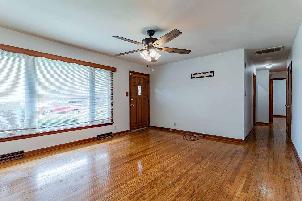 2106 Campbell Dr - Photo 5 of 24