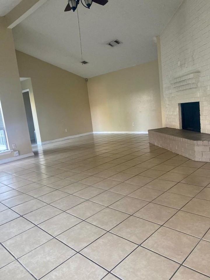 13027 Bacard Ln - Photo 6 of 15