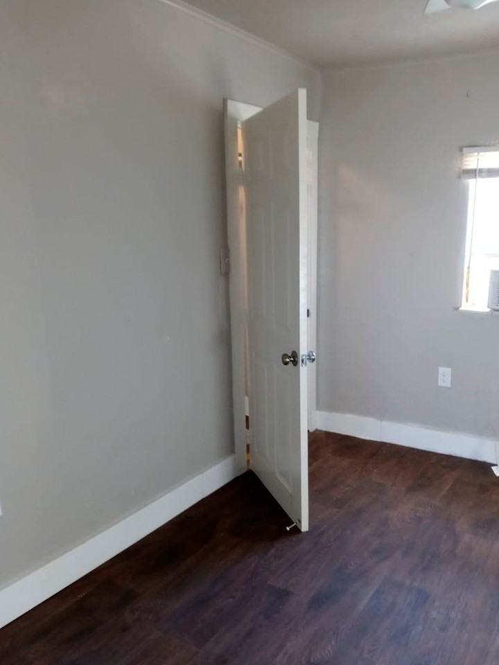 815 4th St - Photo 3 of 4