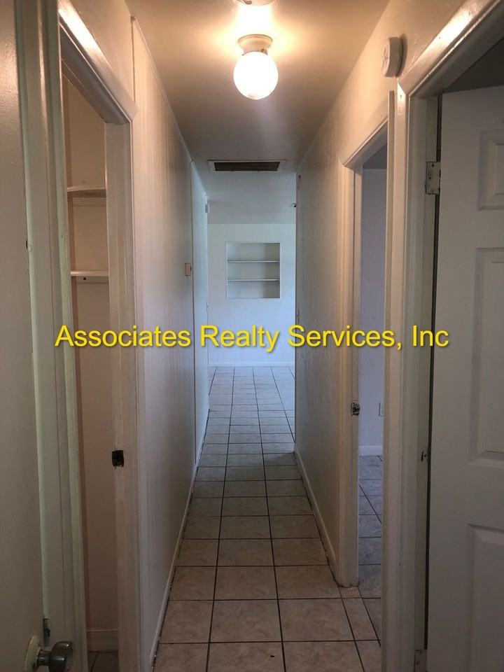 2221 Nw 55th Ter - Photo 4 of 13