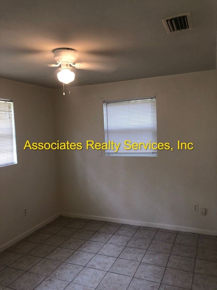 2221 Nw 55th Ter - Photo 6 of 13