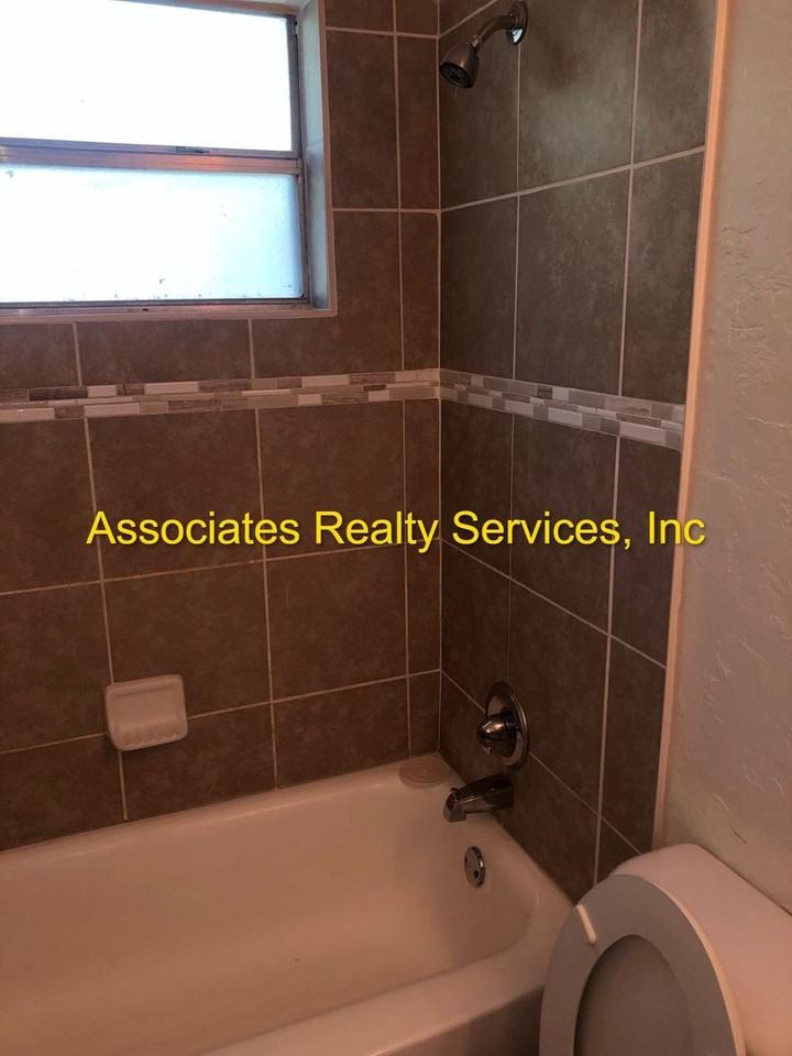 2221 Nw 55th Ter - Photo 7 of 13