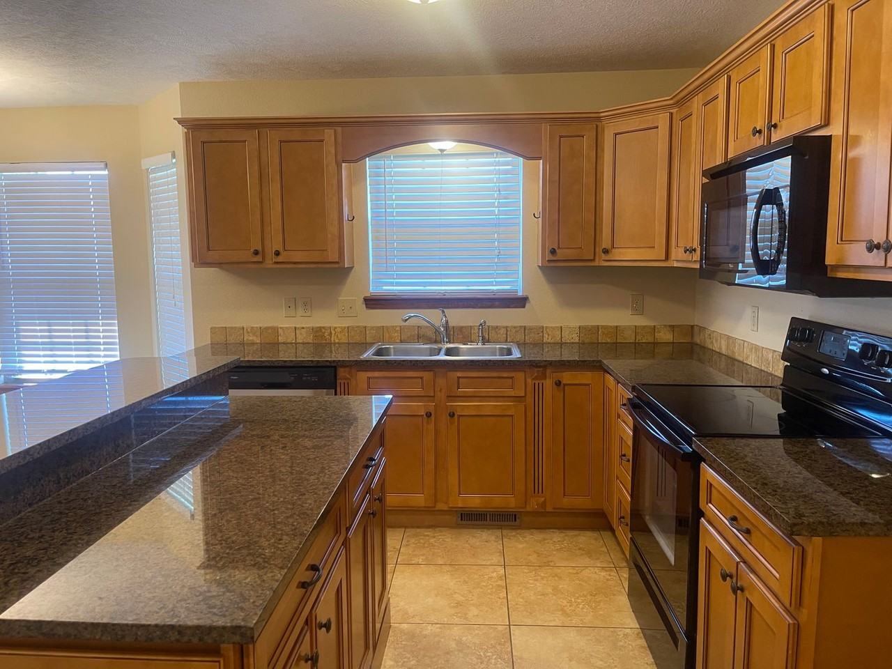 5282 E Blaine St - Photo 6 of 22