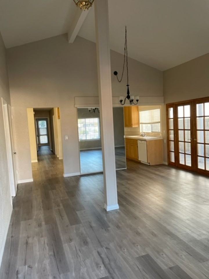 7611 Barbi Ln - Photo 6 of 36