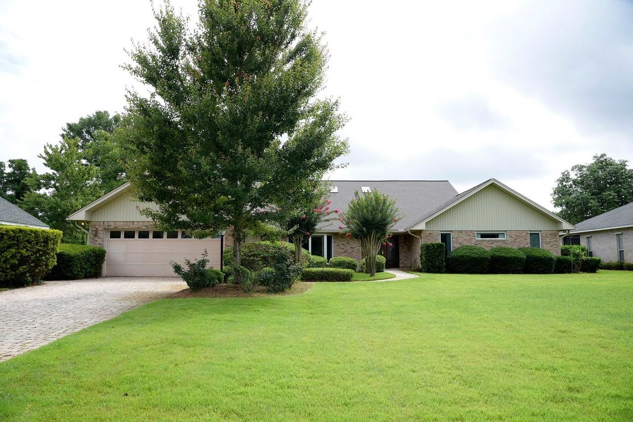 1548 Glenlake Cir - Photo 2 of 23