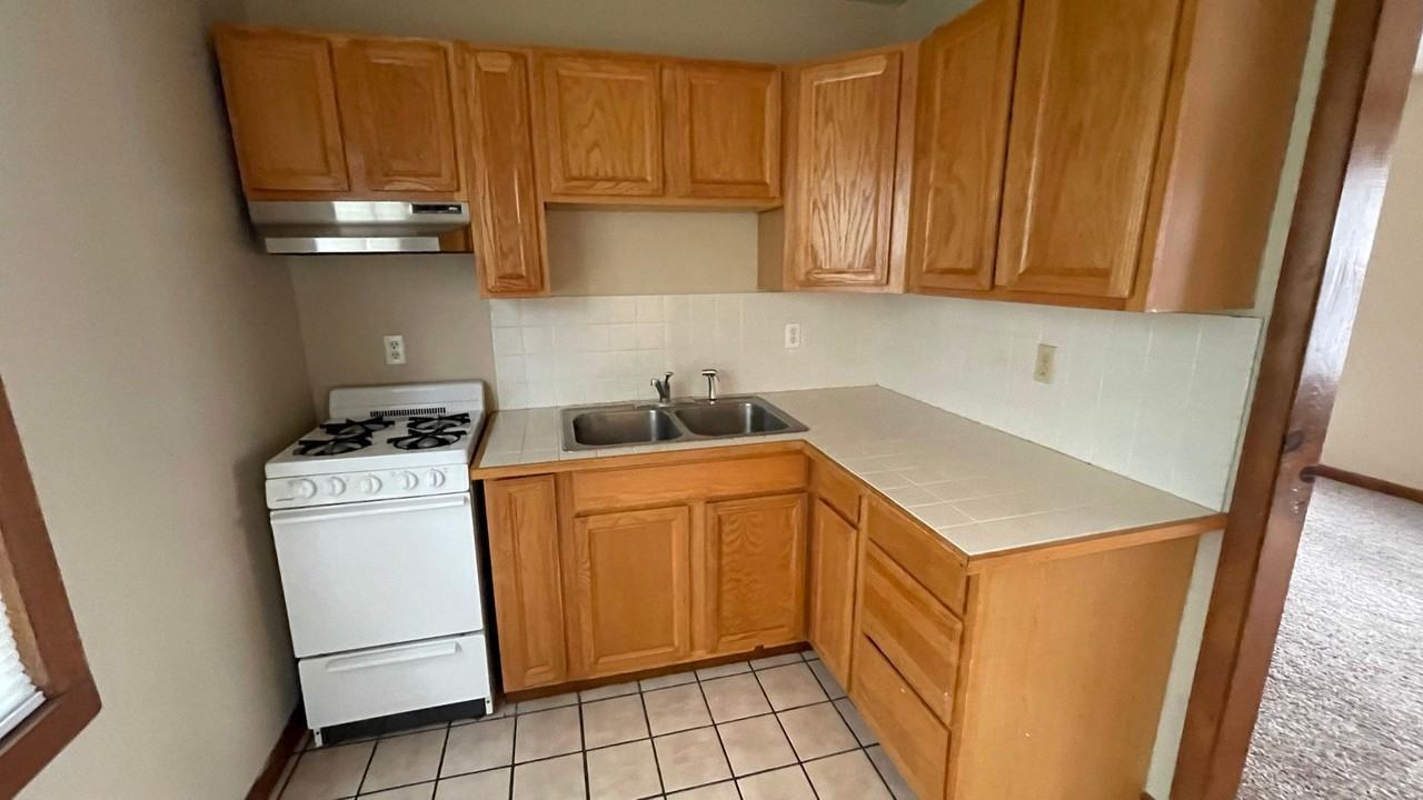 101 E Crafton St - Photo 3 of 13