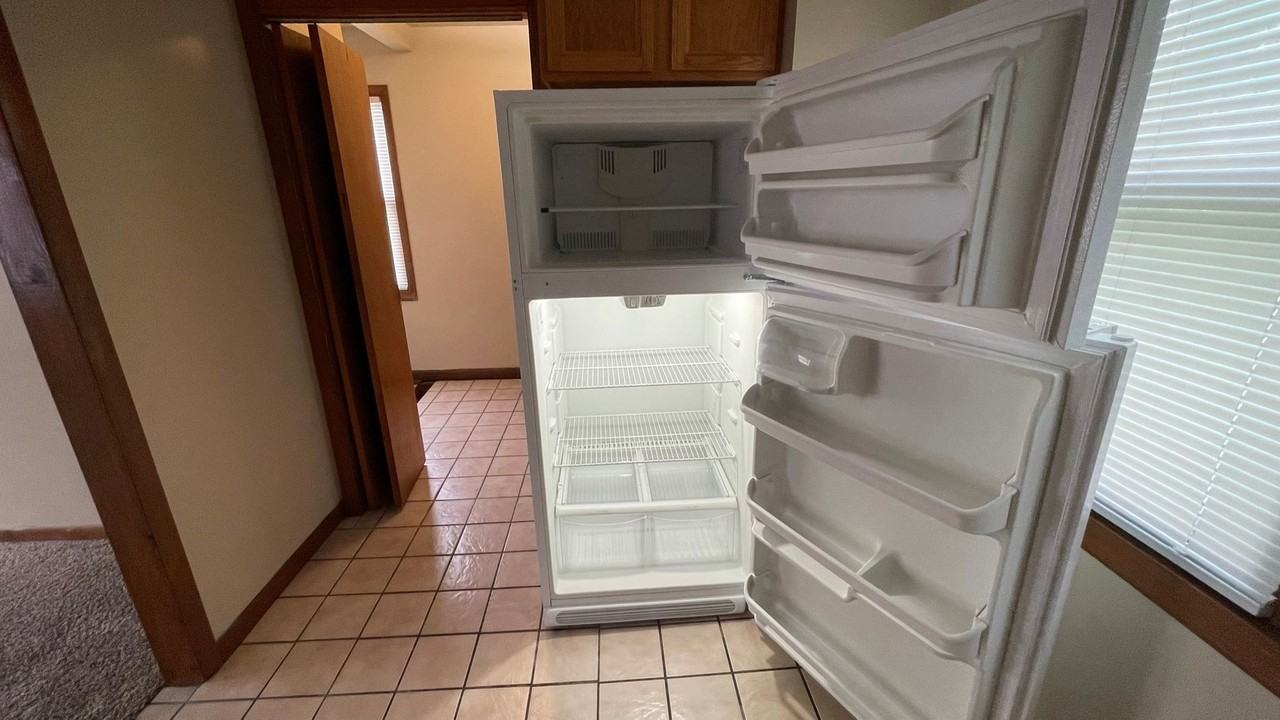 101 E Crafton St - Photo 4 of 13