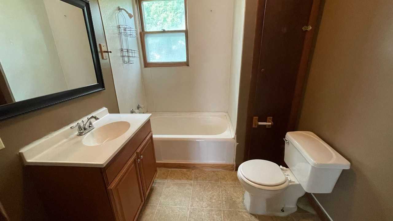 101 E Crafton St - Photo 5 of 13