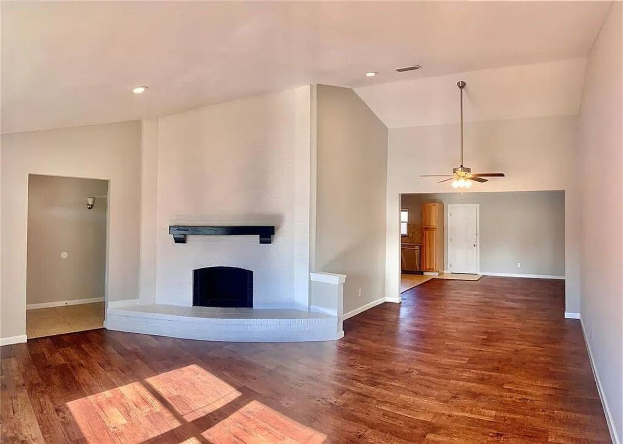 8113 Chesham Dr - Photo 2 of 8