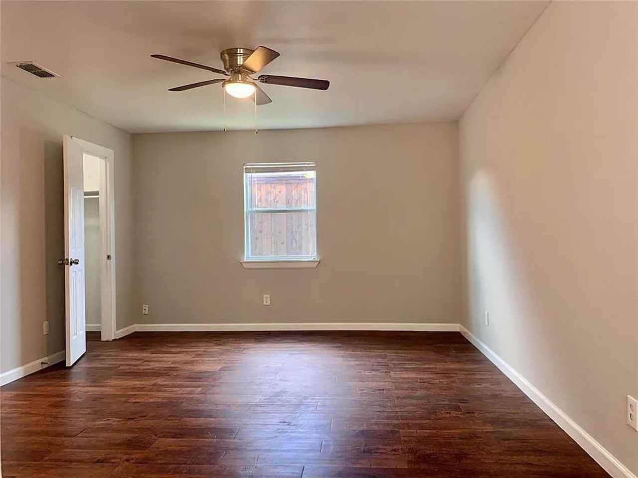 8113 Chesham Dr - Photo 4 of 8