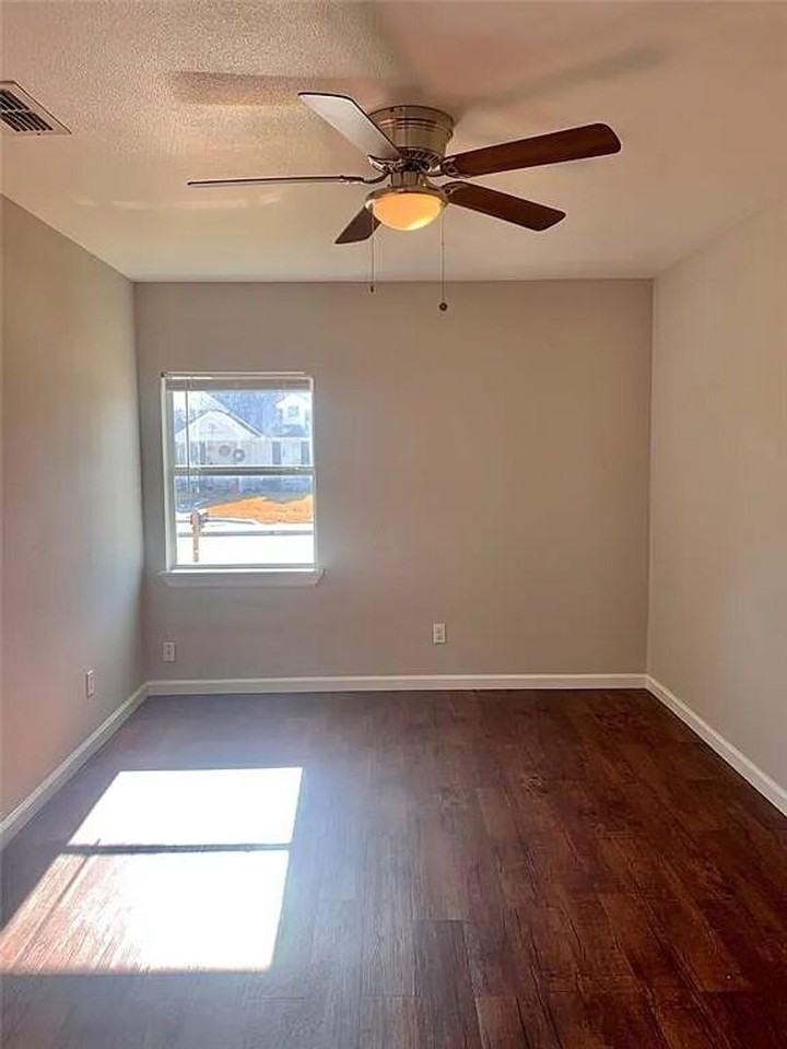 8113 Chesham Dr - Photo 6 of 8