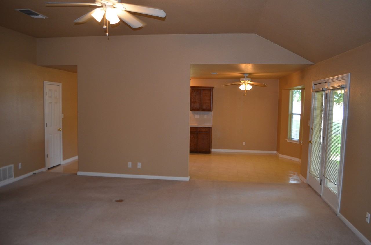 303 Grizzly Trl - Photo 4 of 22