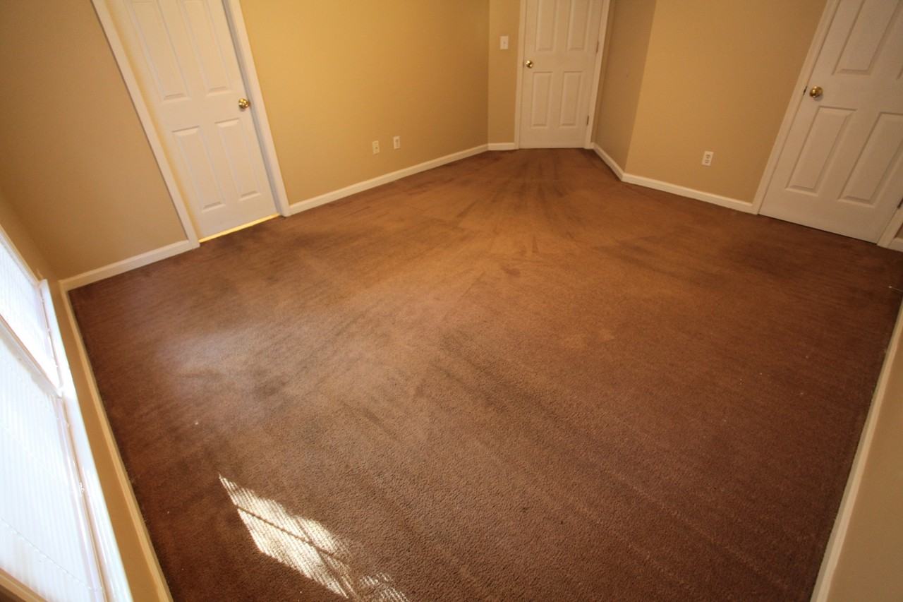 1326 Kurt Cir - Photo 4 of 7