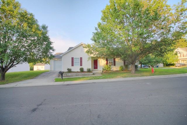 304 Gladstone Dr - Photo 2 of 16