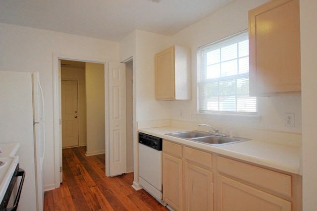 304 Gladstone Dr - Photo 6 of 16