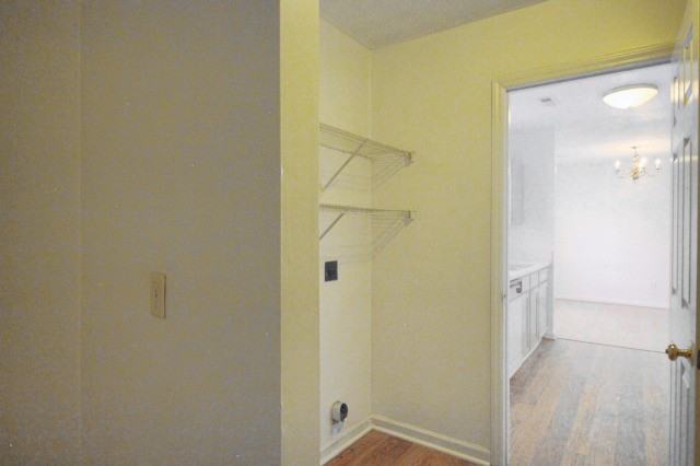 304 Gladstone Dr - Photo 7 of 16