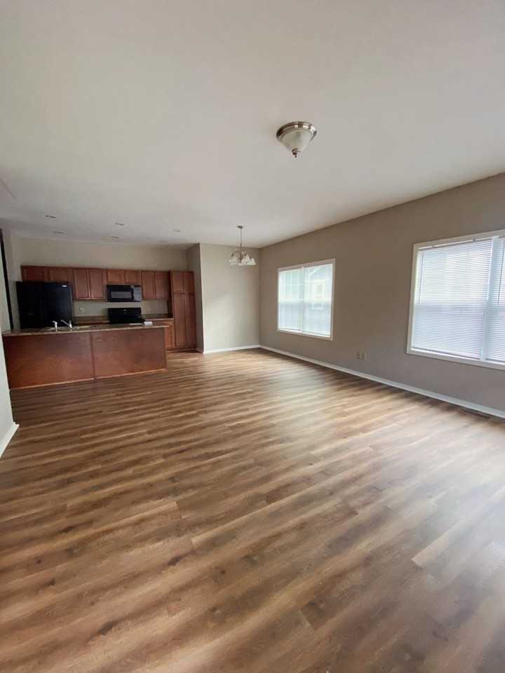 927 E Loren St - Photo 2 of 5