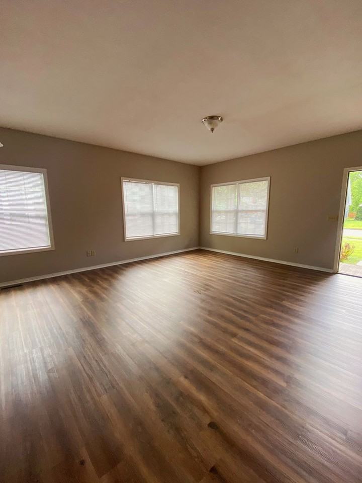 927 E Loren St - Photo 3 of 5