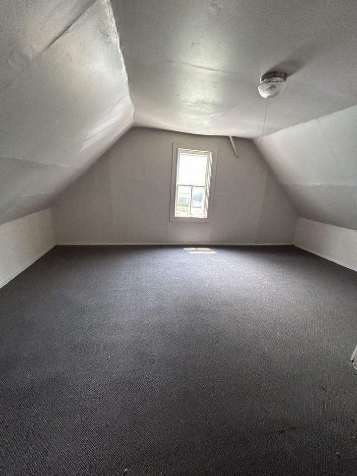 2121 W Brown St - Photo 7 of 18