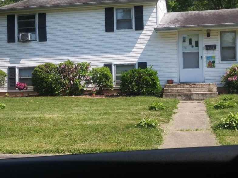 417 Oak St - Photo 2 of 14