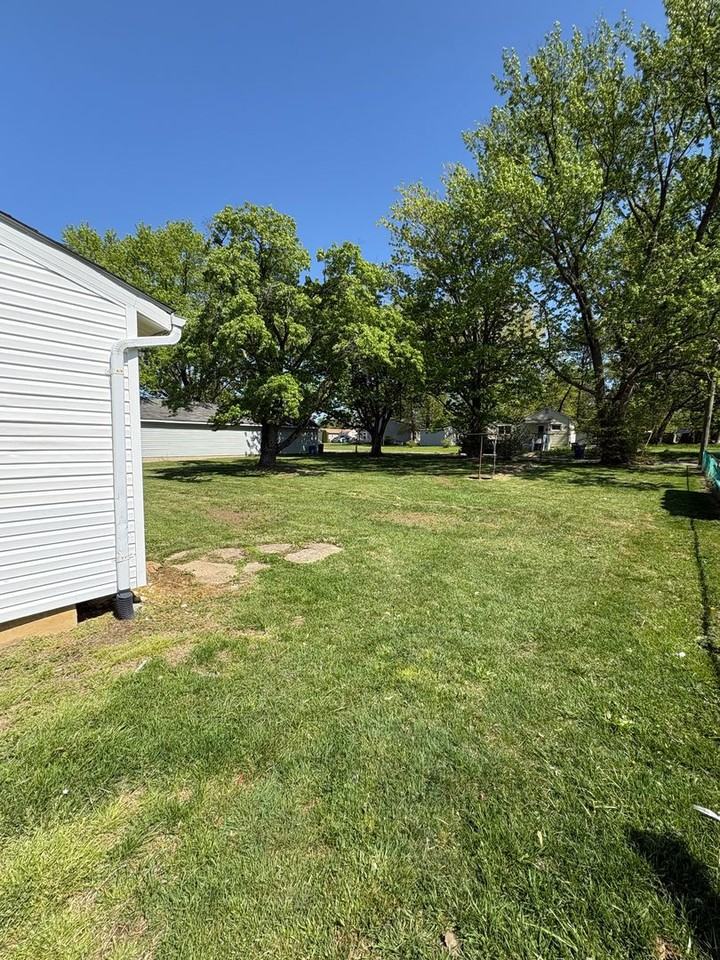 417 Oak St - Photo 3 of 15